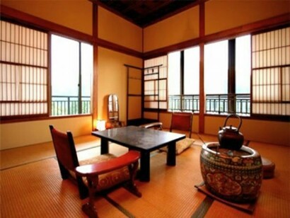 Room where Yasunari Kawabata wrote Snow Country by Takahan Ryokan
