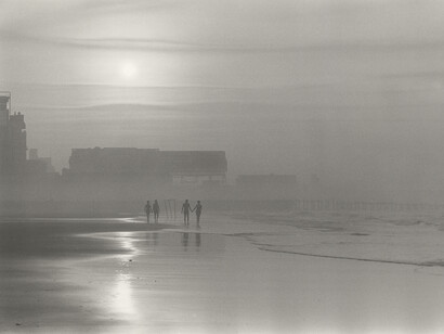 Frank Paulin (1926-2016), Morning on the beach, Atlantic city V3, 1955. Courtesy of Bruce Silverstein Gallery
