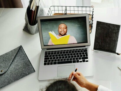 L'aspetto tecnologico dell'educazione non è predominante, esso è solo un mezzo