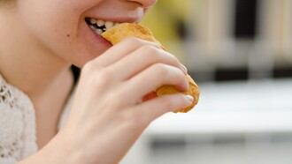 Entre los platos venezolanos ofrecidos por Jorge Udelman encontramos arepas, cachapas, pabellón criollo, pastelitos, empanadas, patacones, hallacas en navidades y asado negro