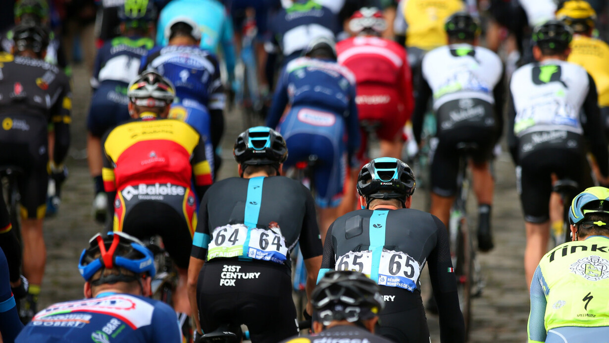 Il gruppo verso metà corsa