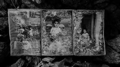 Bambini, figli della guerra. Secondo il Ministero della Salute di Gaza i morti palestinesi sono oltre 10.000 in circa 32 giorni di guerra, di cui più del 60% donne e bambini. Altri 2.450 circa, tra cui 1.350 bambini, sono invece dispersi