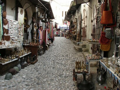 Mostar, Bosnia Herzegovina. Barrio antiguo en los alrededores del puente