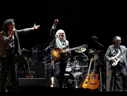 Dopo il "caso Tony Effe" per solidarietà gli artisti Mahmood e Mara Sattei hanno deciso di lasciare il Concerto di Capodanno. Al loro posto saliranno sul palco del Circo Massimo i PFM, con il loro rock progressive