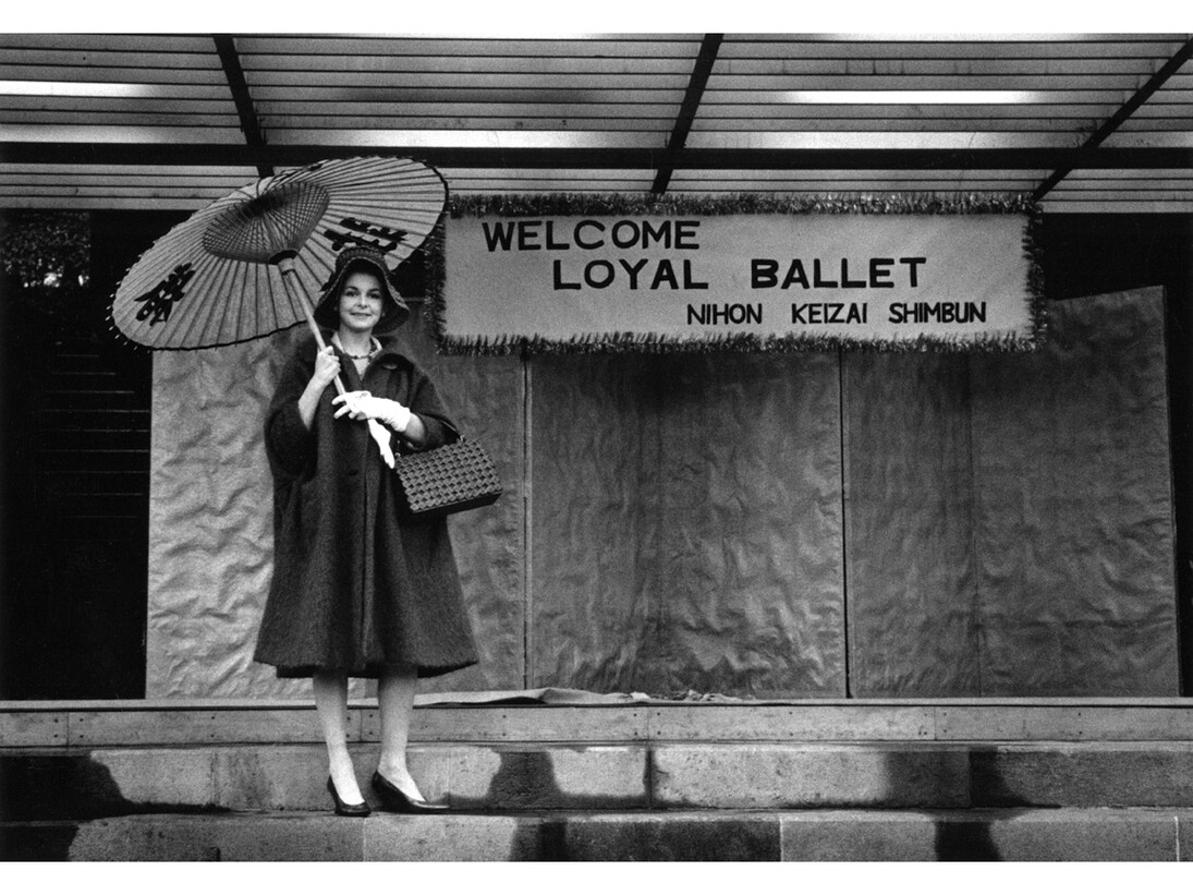 Ballerina Lynn Seymour, on the Royal Ballet tour in Tokyo, Japan; 1961 © Colin Jones