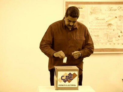 Recientemente ha habido elecciones en Venezuela: la renuncia por parte de la oposición ha participar ha dejado vía libre a que Maduro revalidase su mandato