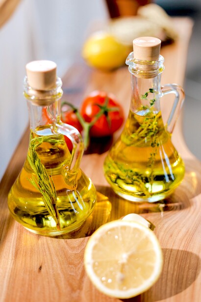 O azeite extra-virgem é uma fonte poderosa de antioxidantes naturais, como compostos fenólicos, que são benéficos para a saúde cognitiva