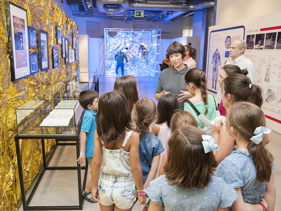 Visita a la exposición "Atrapa la bandera"