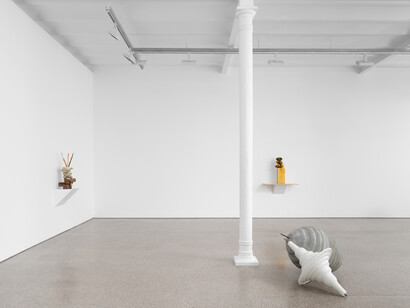 Jean-Luc Moulène, exhibition view. Courtesy of Galerie Greta Meert