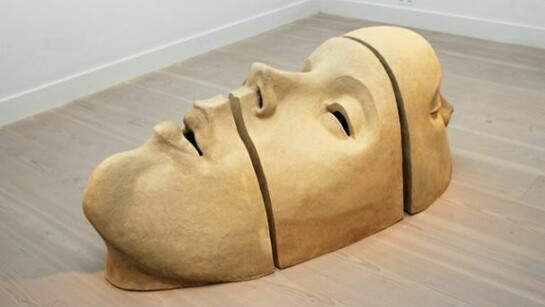 Jane McAdam Freud, Duohead Tryptych (2010), Stoneware Clay, 190 x 75 x 60 cm
