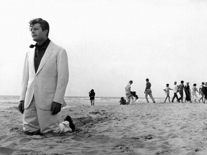 La dolce vita. Marcello Mastroianni na praia