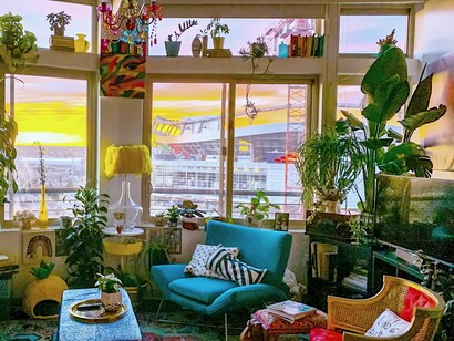 Materiali naturali e linee morbide trasmettono sicurezza, calma e senso di protezione