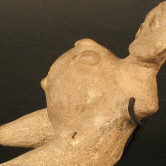 Figura antropomorfa: Embarazada

Materiales: Cerámica

Formativo Temprano. 2300 - 2200 a.C. Fase Valdivia, Fase 3.

Medidas: 134 mm de alto x 65 mm ancho