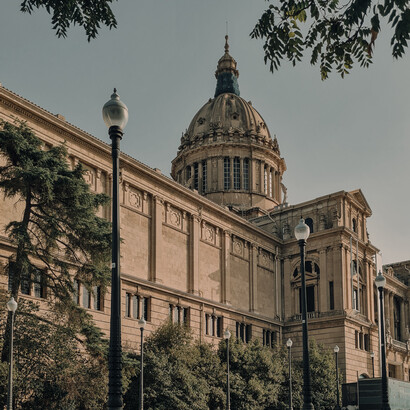 Lateral do Museu Nacional de Arte da Catalunha, em Catalunha, Espanha