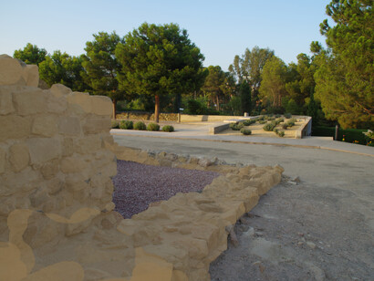 En 1931, Lafuente asumió la dirección de las excavaciones en Lucentum, en el Tossal de Manises, donde inicialmente trabajó en la parte suroeste y descubrió un templo romano y sepulturas de incineración. Alicante, yacimiento arqueológico de Lucentum