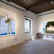 Julio Larraz, Poesia, potere, ironia, vista della mostra. Per gentile concessione della Galleria Contini Art 