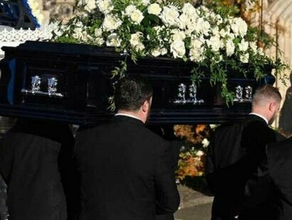 Aqui como sua família e amigos, espero que as repostas da investigação sejam concluídas e que a paz chegue no coração de todos nós, prometo que nunca vou te esquecer, ridículo eu com quase 30 pensar assim, mas meus filhos saberão que na minha época teve uma boyband, teve o Harry, Louis, Niall, Zayn meu grande crush e você agora um anjo que partiu tão cedo.Você que nunca se achou bom o bastante era o bastante até demais e seus amigos, seus irmãos e companheiros de estrada choram assim como choramos até hoje, quase duas semanas pós a tragédia, você ter ido é a maior tragédia do mundo da música deste ano