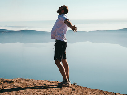 Un uomo che ama se stesso compie il primo passo verso l’amore reale