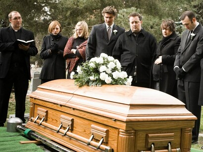 Último adiós en un cementerio