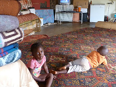 Botswana, interno di casa a capanna