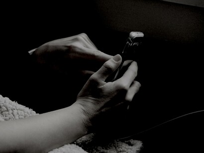 Cavernícolas con teléfonos inteligentes