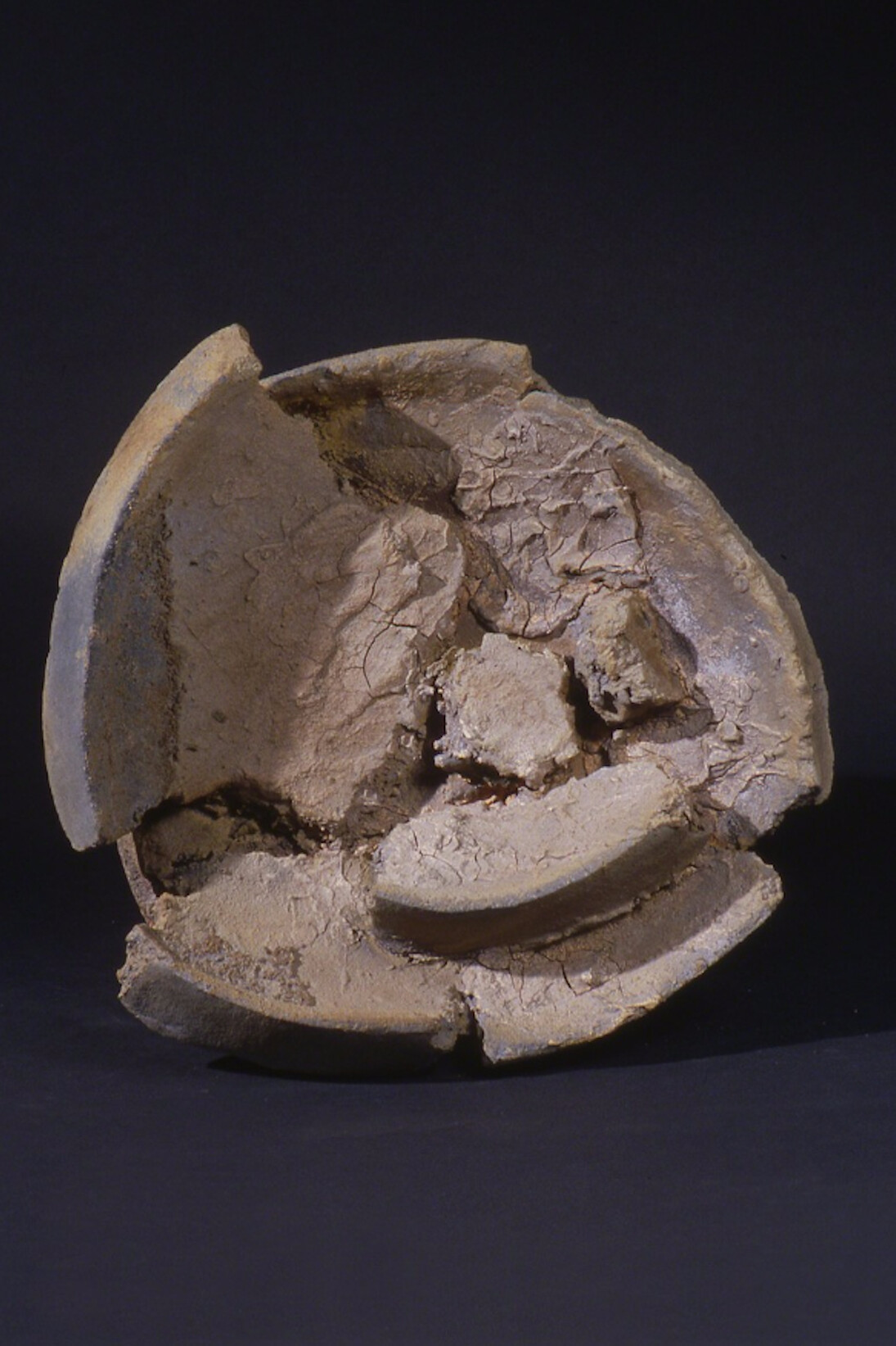 Peter Voulkos, Untitled (plate), 2000. Courtesy of L.A. Louver