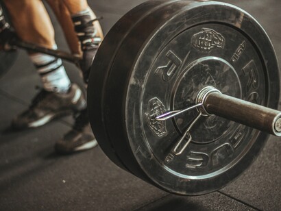 I benefici dell’allenamento della forza portano anche a una netta diminuzione del rischio infortuni