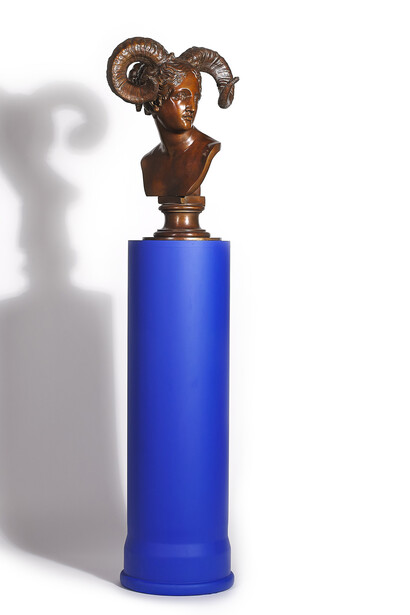 Alice Maher RHA, Goddess after Canova, 2015, Bronze, plastic piping, pure pigment, 30 x 160 cm, Image courtesy of the artist and Green on Red Gallery, Dublin