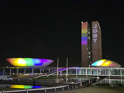 Eventos como paradas do orgulho e atividades culturais são essenciais para a visibilidade e empoderamento da comunidade LGBTQIAPN+. Foto de Jonas Pereira/Agência Senado