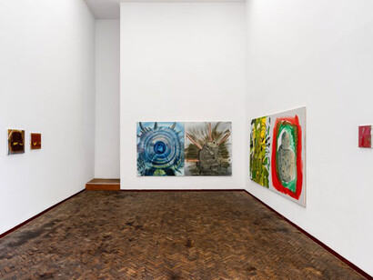 Lotta Tol and Lulu Chiadmi, Thumb through the sleeve, exhibition view. Courtesy of Gerhard Hofland