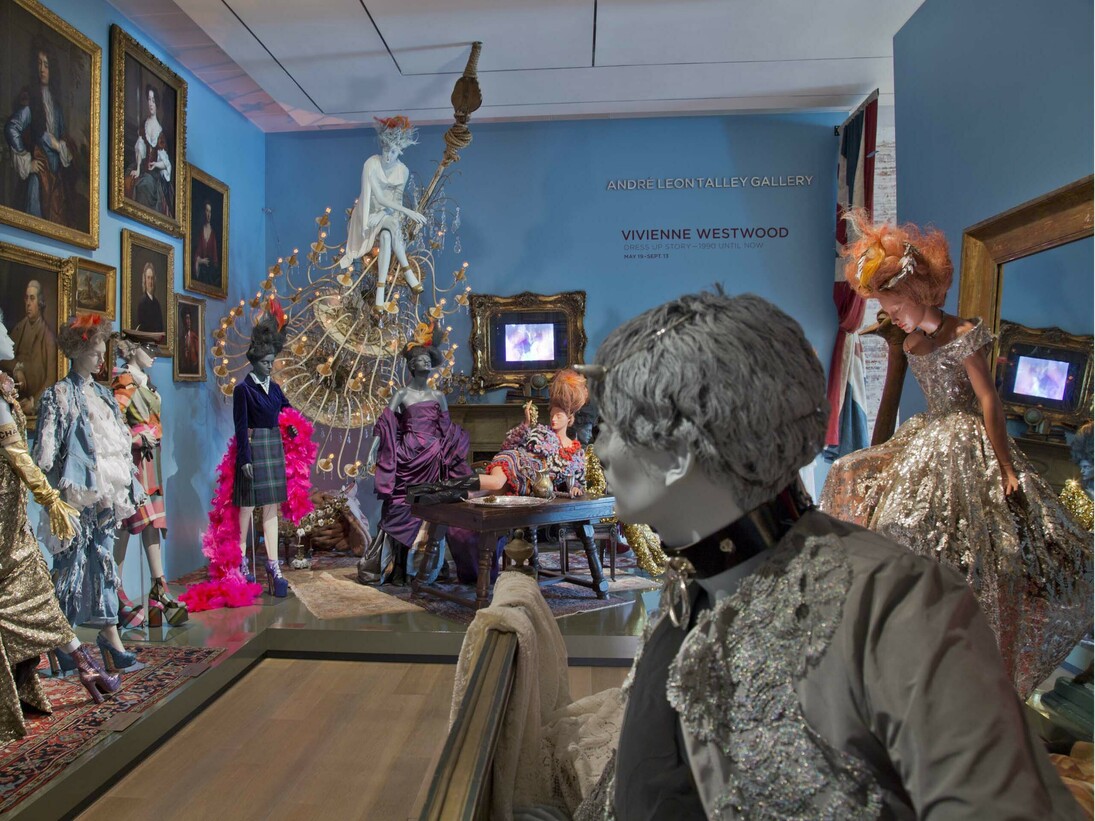 Dress Up Story, exhibition view, 2015