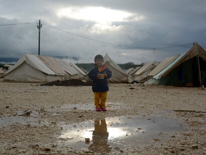 Un niño en el campamento de Katsikas, Grecia