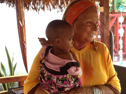 Manina et un petit enfant