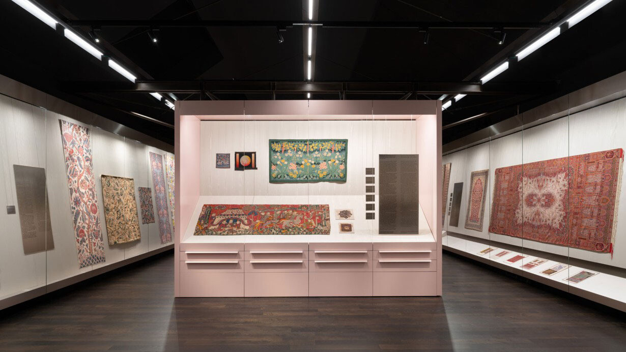 MAK schausammlung textilien und teppiche, ausstellungsansicht. Mit freundlicher genehmigung des MAK