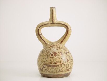 Huaco de la cultura Moche (Perú) con dibujo del hombre pallar. Museo Larco, Lima, Perú.  ML002360