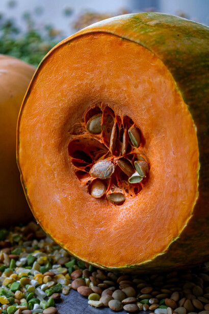 Descubra o papel dos óleos essenciais nos vegetais aromáticos e como liberá-los corretamente durante o refogado