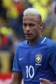 Neymar em campo. Considero o Neymar um grande jogador. Seja pelos títulos que conquistou ou pelo talento natural com bola. Evidente que ele tem 32 anos, passou por queda de rendimento e perdeu a vontade por jogar futebol no Al-Hilal, mas o futebol nada tem de ciência exata
