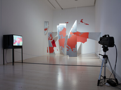 Black mirror. The long shadow of the future, exhibition view. Courtesy of Ludwig Museum