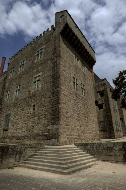 Rogério de Azevedo, restoration of the palace of the Dukes of Braganza, Guimarães