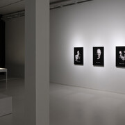 Carlos Pazos, Y lo peor, sucedía siempre en los sueños, vista de exhibición. Cortesía de la ADN Galeria. Fotos por Roberto Ruiz