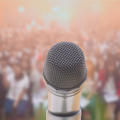 Las voces del que habla sin maneras suenan agrestes, mientras que en la posición opuesta llegan a sonar exquisitas