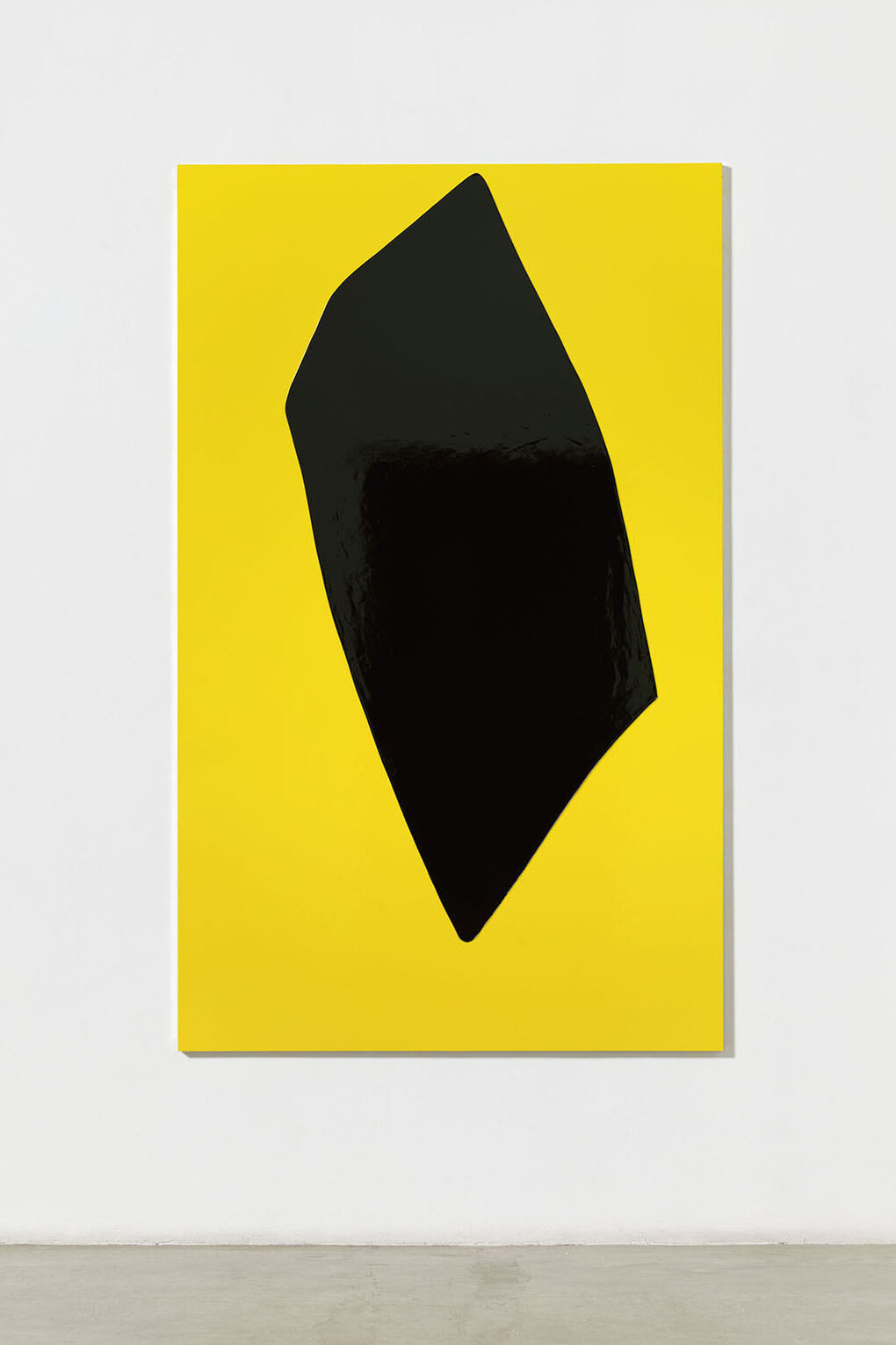Gary Hume, Yellow Nude 7, 2014, Smalto su alluminio / Gloss paint on aluminium, 208 x 128 x 2 cm / 82 x 50 1/2 x 1 inches, Photo by Alessandro Zambianchi, Courtesy Massimo De Carlo, Milano/London