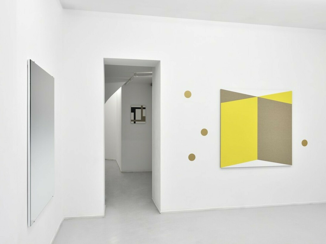 Hiatus, Exhibition view. Courtesy of Suzanne Tarasieve