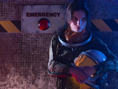 Com os desafios ambientais e tecnológicos, muitos olham para o espaço como a próxima fronteira da humanidade. Empresas como SpaceX já estão a desenvolver tecnologias para a colonização de Marte e viagens interplanetárias. Alguns acreditam que a sobrevivência da espécie humana depende da nossa capacidade de nos tornarmos uma civilização multiplanetária