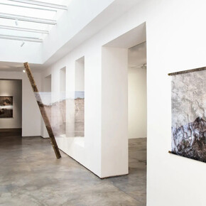 Leyla Cárdenas, Posibles bifurcaciones, vista de exhibición. Cortesía de la Galería Max Estrella