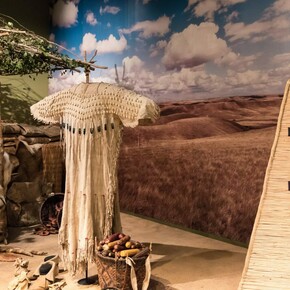 Salle des premiers peuples, vue d'exposition. Avec l'aimable autorisation du Canadian Museum of History