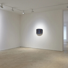 Ron Gorchov, Painter, sculptor, painter, exhibition view. Courtesy of Maruani Mercier