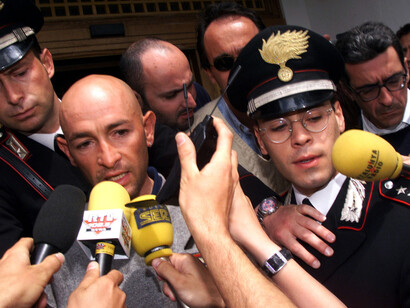 Marco Pantani fermato a Madonna di Campiglio con l'accusa di essere positivo ai controlli anti-doping