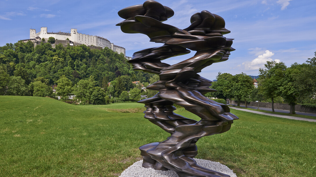 Tony Cragg, Runner, 2013, Bronze, 360 x 251 x 146 cm (141.73 x 98.82 x 57.48 in), © Anthony Cragg, Courtesy: Galerie Thaddaeus Ropac Salzburg Paris, photo: Stefan Zenzmaier