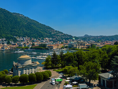 Vista su Como dal tetto del Monumento ai Caduti, Italia